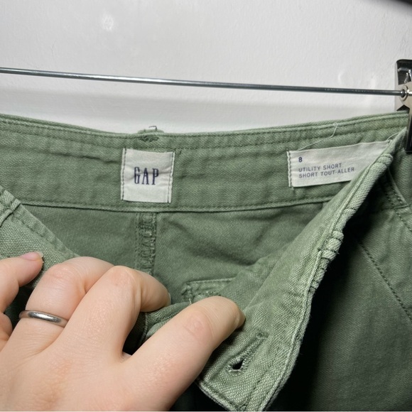 Gap women’s olive green utility pockets summer high waisted shorts in size US 8 - Picture 6 of 9